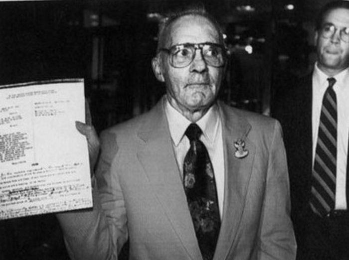 Несчастный денежный выигрыш Несчастный денежный выигрыш выигрыш, деньги, лотерея