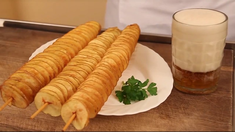 Спиральные чипсы Спиральные чипсы еда, фаст-фуд